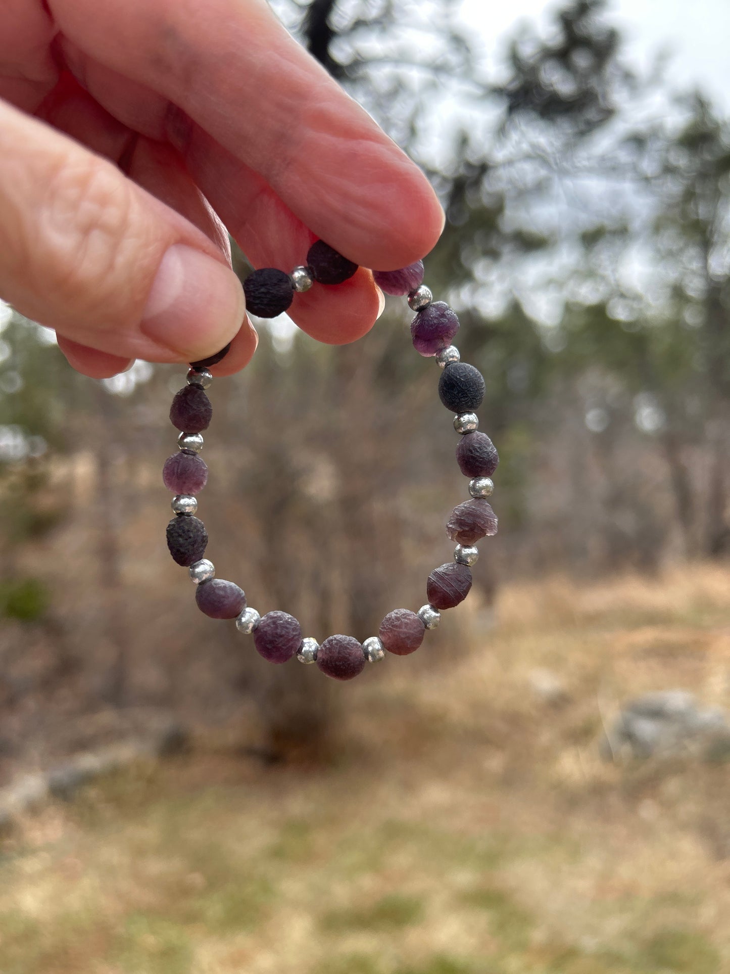 Gobi Desert Agate Bracelet (Dark lavendar& dark green w/silver colored spacers small) (Q27)