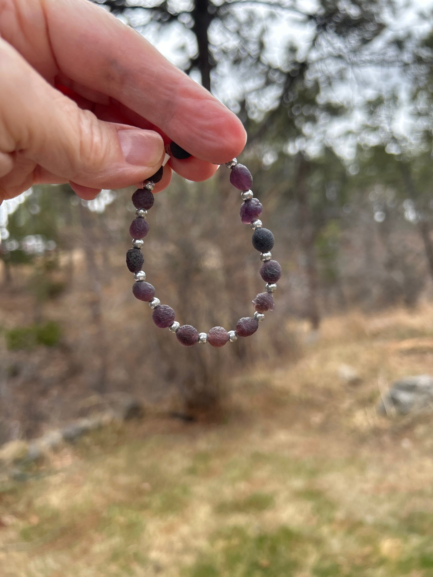 Gobi Desert Agate Bracelet (Dark lavendar& dark green w/silver colored spacers small) (Q27)